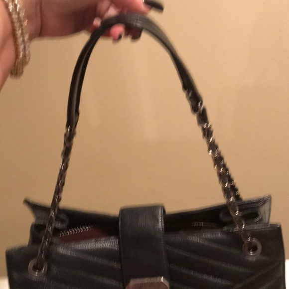 Authentic Chanel handbag brand new been carried 4 or 5 times. (Price drop) - Picture 5 of 9
